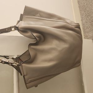 Gianni Chiarini REVERSIBLE shoulder bag with zipper closure